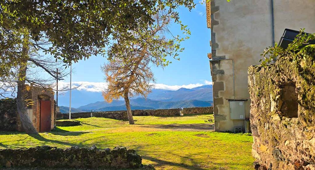 Jardin église Sant Francesc du Montsacopa