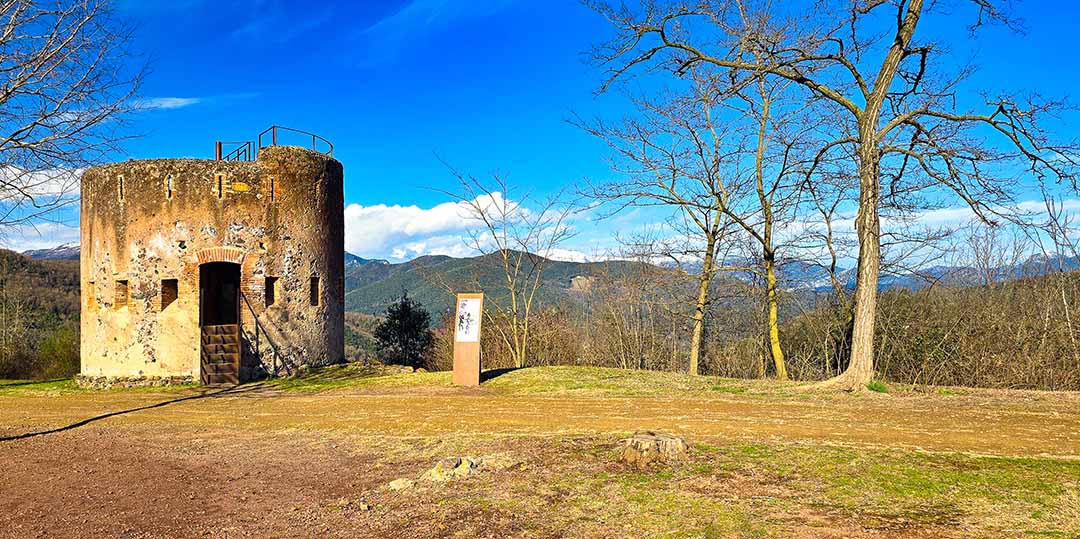 Tour de garde - volcan Montsacopa